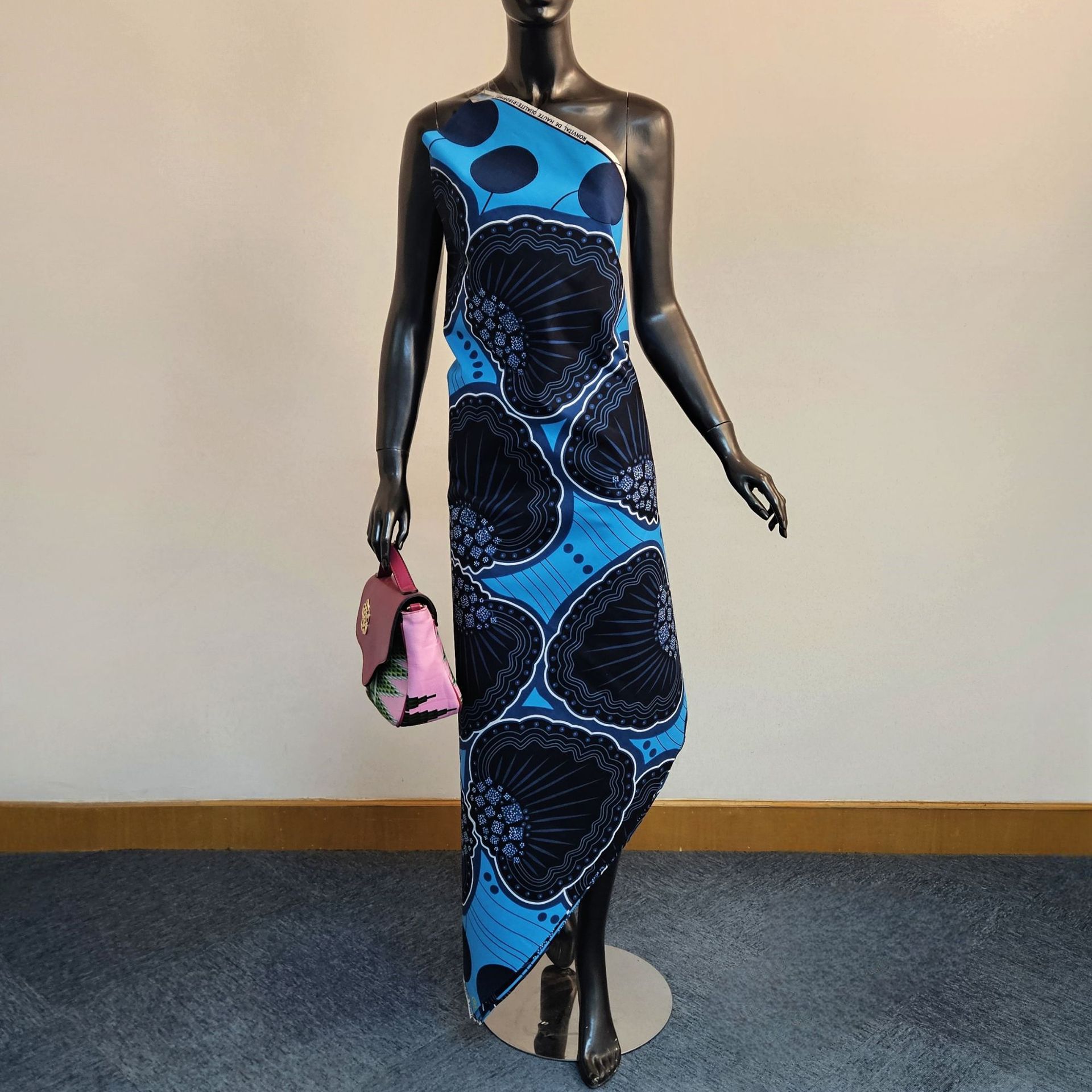 Sewing Batik - Schwarz bedruckter blauer Baumwoll-afrikanischer Wachsstoff, Batikstoff