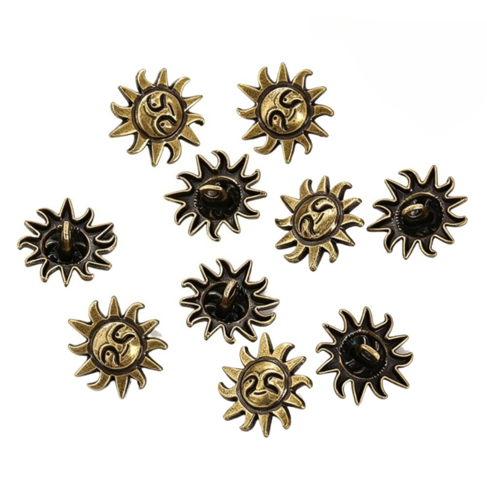 Button Hole Cutter - 10 Stück Metallknöpfe mit himmlischen Sonnengesichtern,