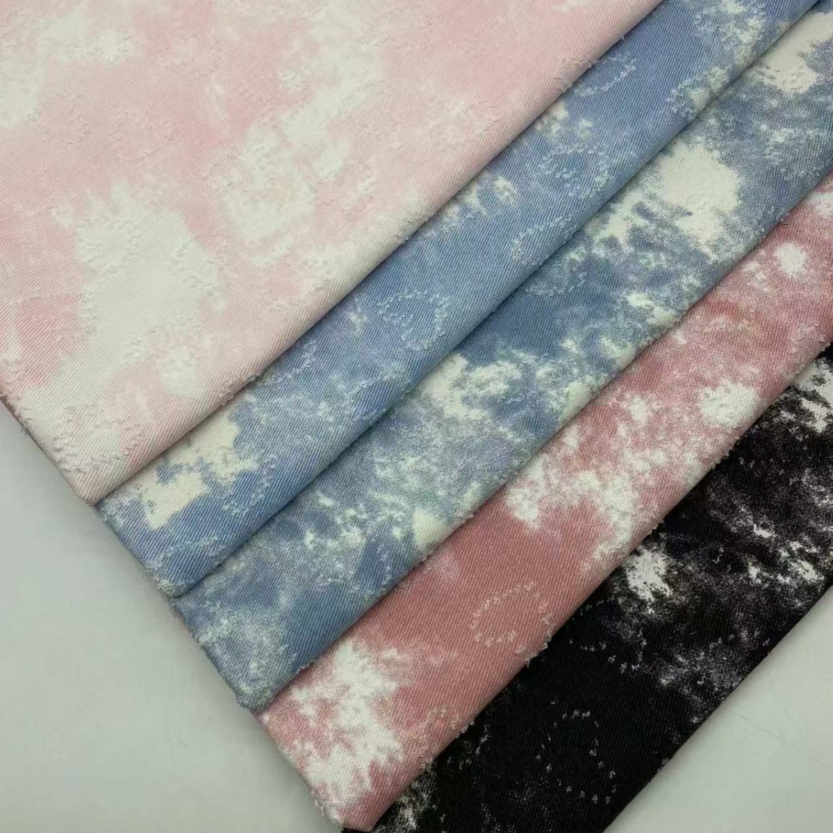 Sewing Tie Dye - Blauer Himmel, weiße Wolken, Batikstoff, indische