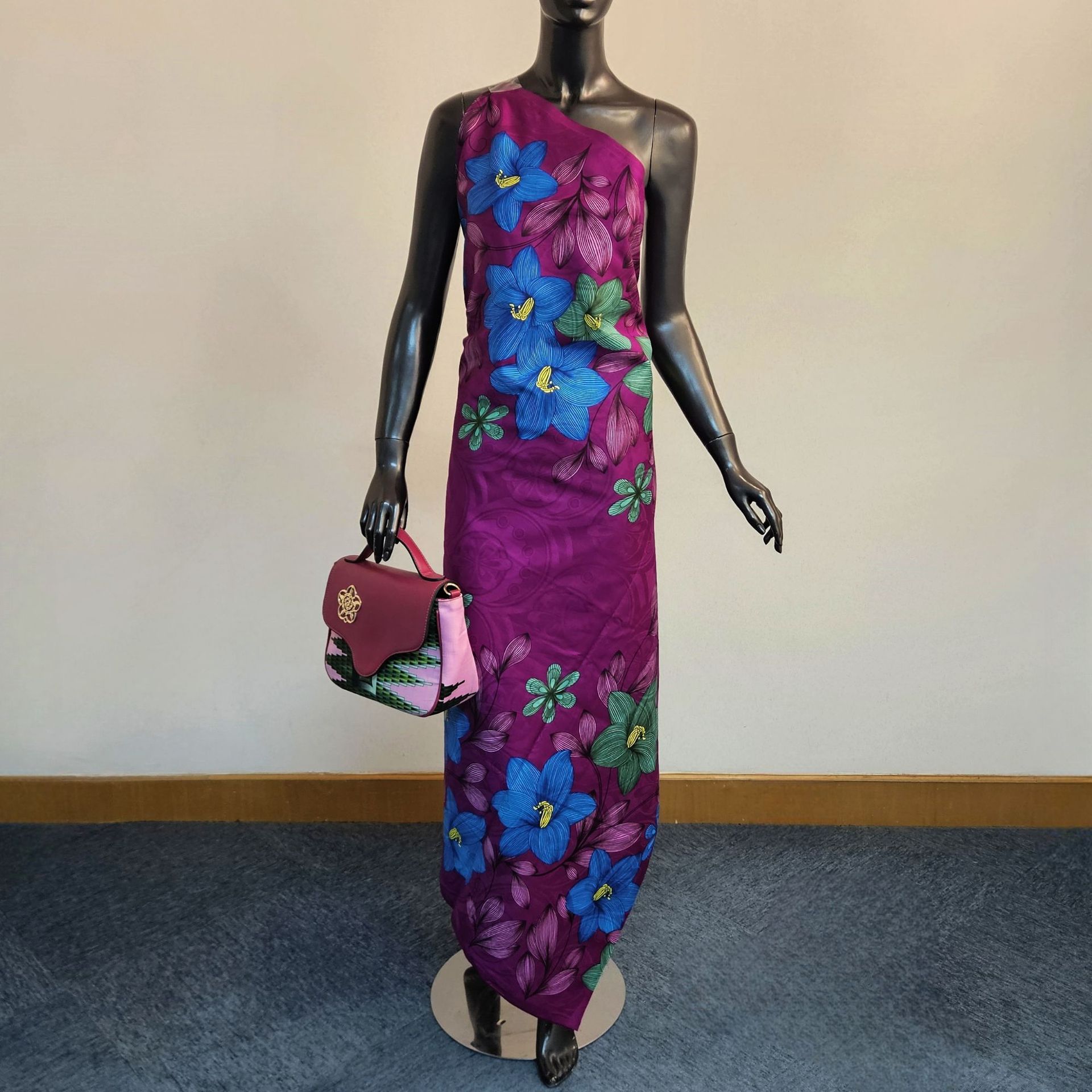 Blumenmuster auf lila blauer B – Sewing Jackets Bewertung und Preis